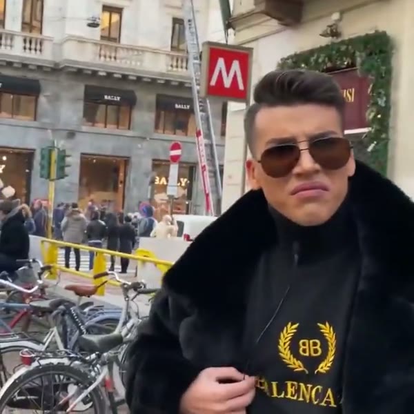 bi bok kokusu mu var biri sıçmış her yere