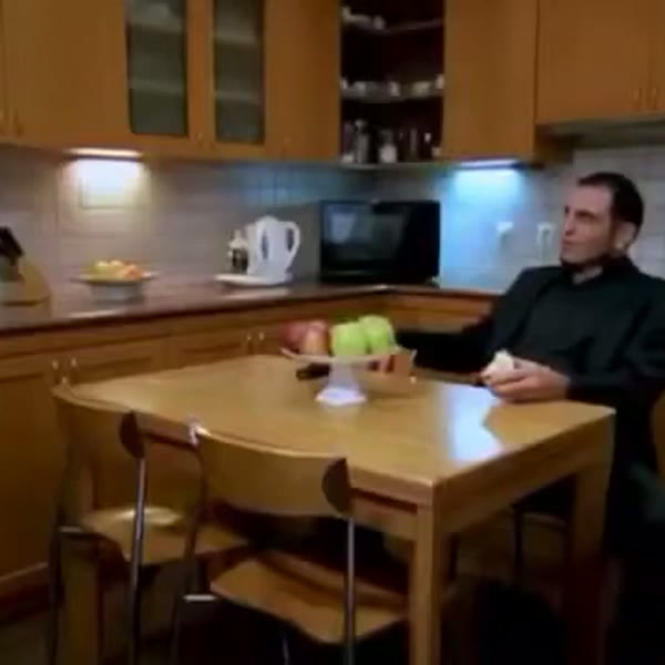 burdayım elma yiyorum