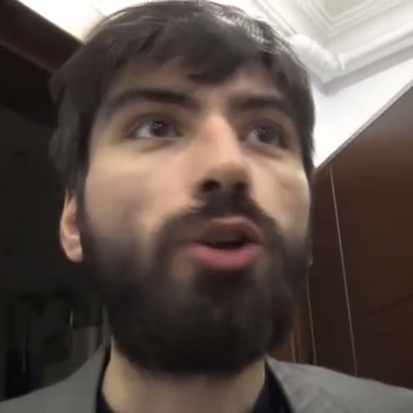 evde yoğun bi daşşak kokusu var