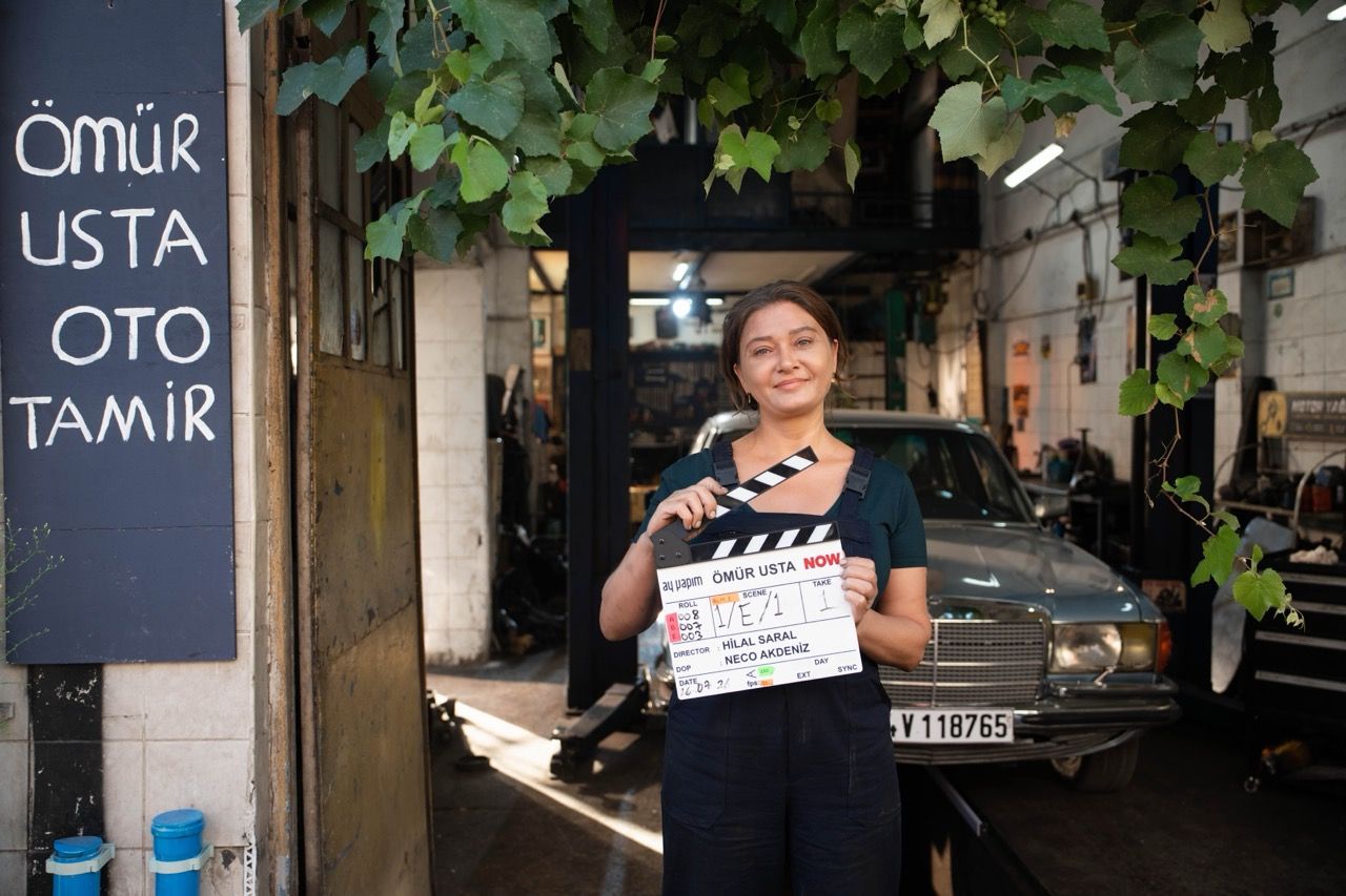 Nurgül Yeşilçay ve Bülent İnal’ı buluşturan Ömür Usta sete çıktı!
