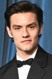 Louis Partridge