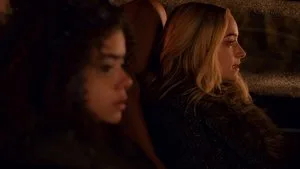 Neyin Peşindesin Küçük Kız?